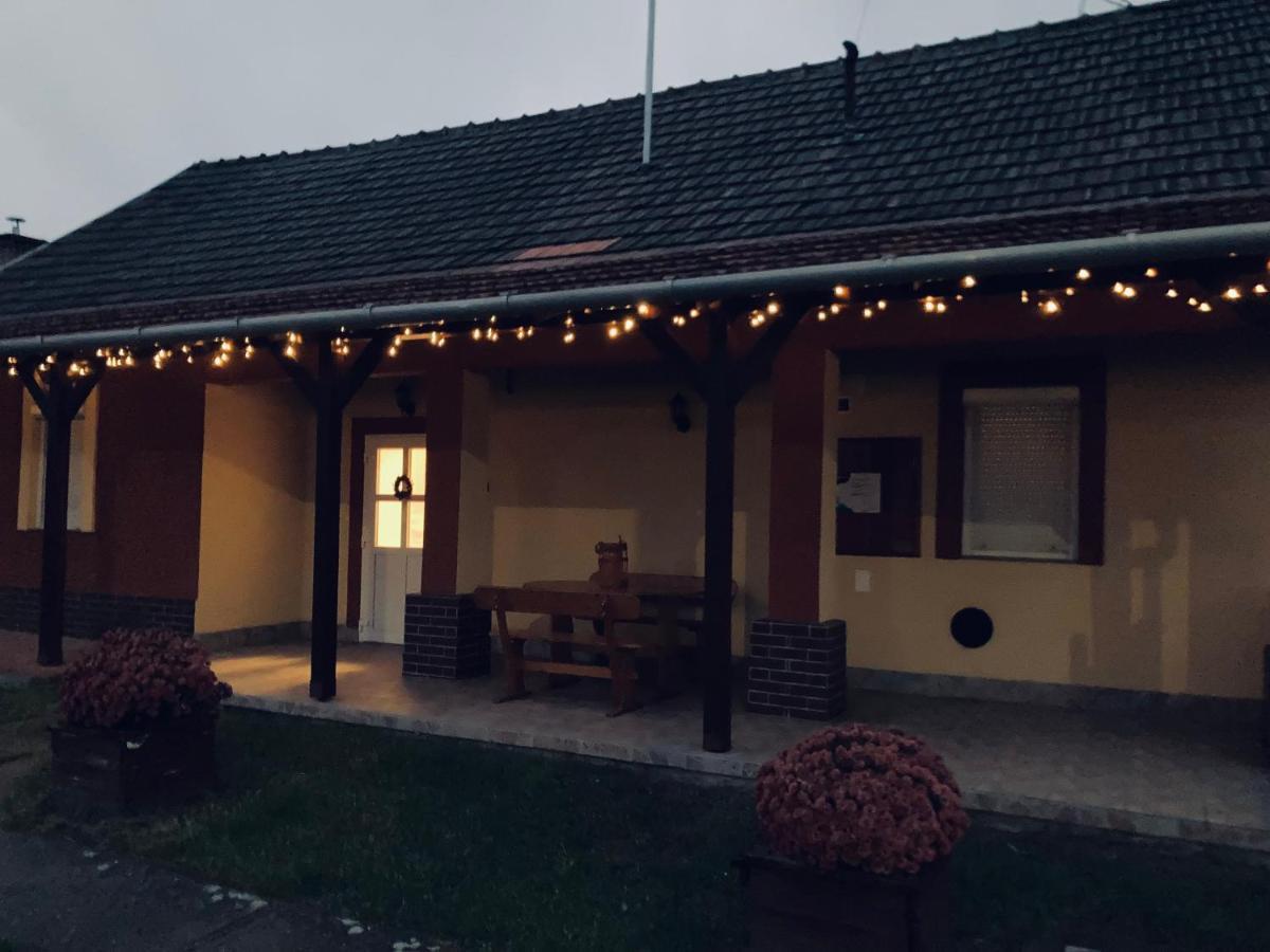 Tiszavirag Vendeghaz Apartment Tiszacsege Exterior photo